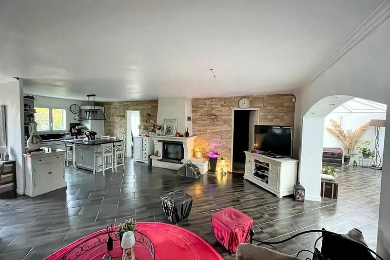 Maison - 180 m² - 8 pièces