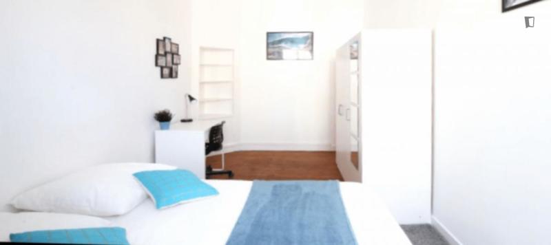 Chambre - 12 m² - 7 pièces