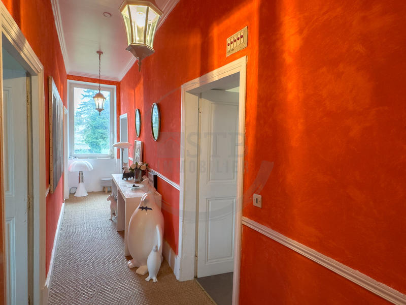 Propriété - 370 m² - 15 pièces