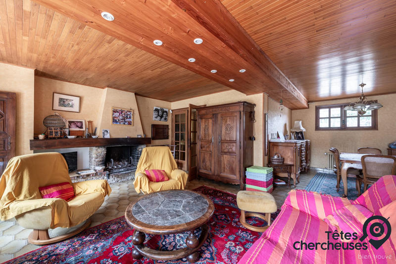 Maison - 230 m² - 8 pièces