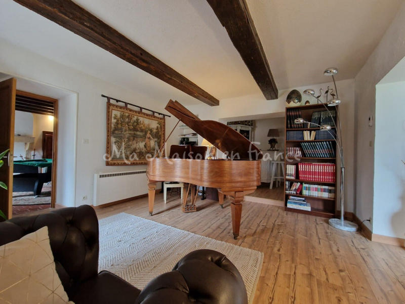 Maison - 451 m² - 12 pièces