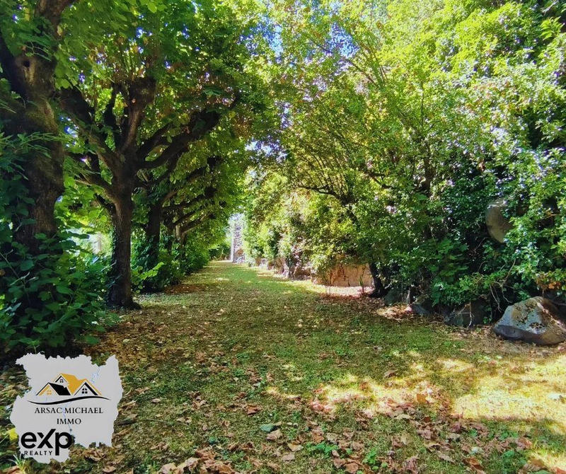 Maison - 259 m² - 7 pièces