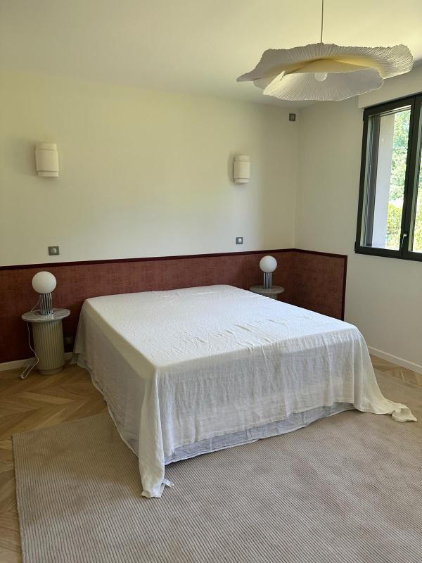 Villa - 353 m² - 8 pièces