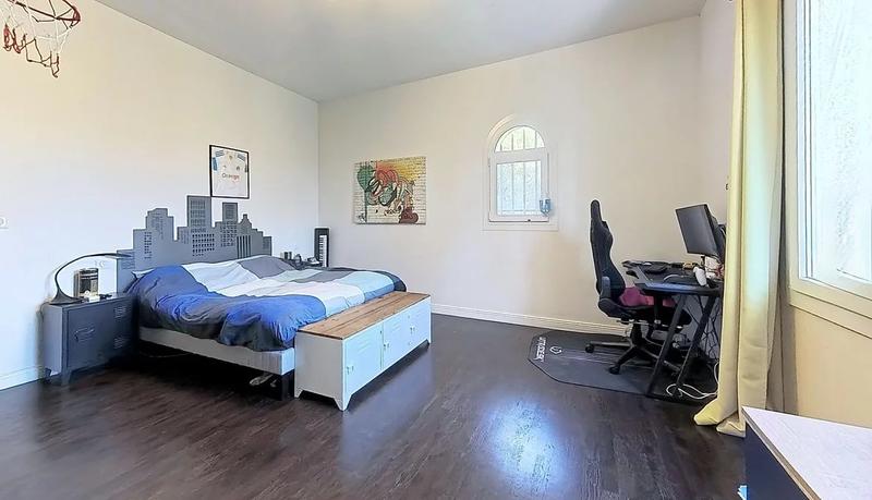 Villa - 222 m² - 6 pièces