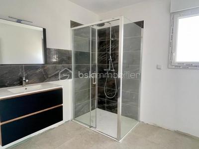 Maison - 93 m² - 5 pièces