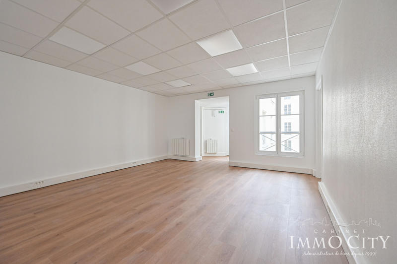 Bureau - 150 m² - 6 pièces