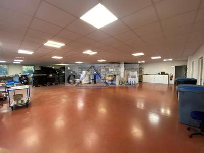 Entrepôt - 1 500 m²