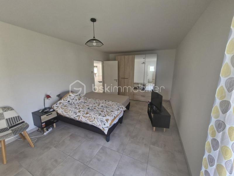 Maison traditionnelle - 325 m² - 7 pièces