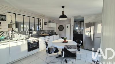 Maison - 98 m² - 5 pièces