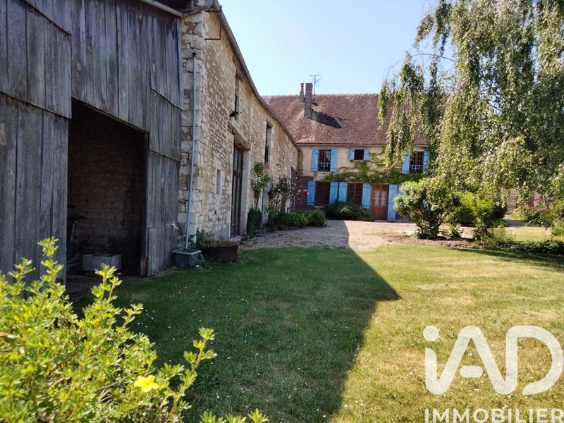 Maison de village - 389 m² - 10 pièces