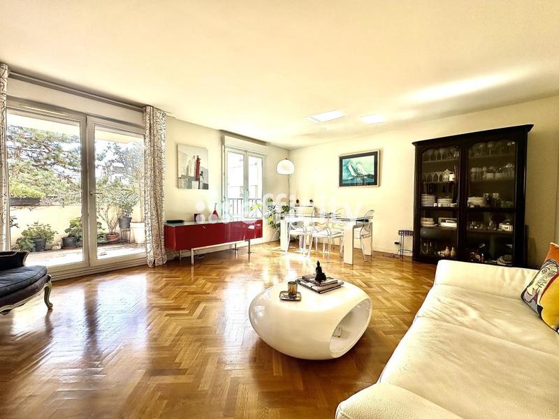 Appartement - 99 m² - 4 pièces