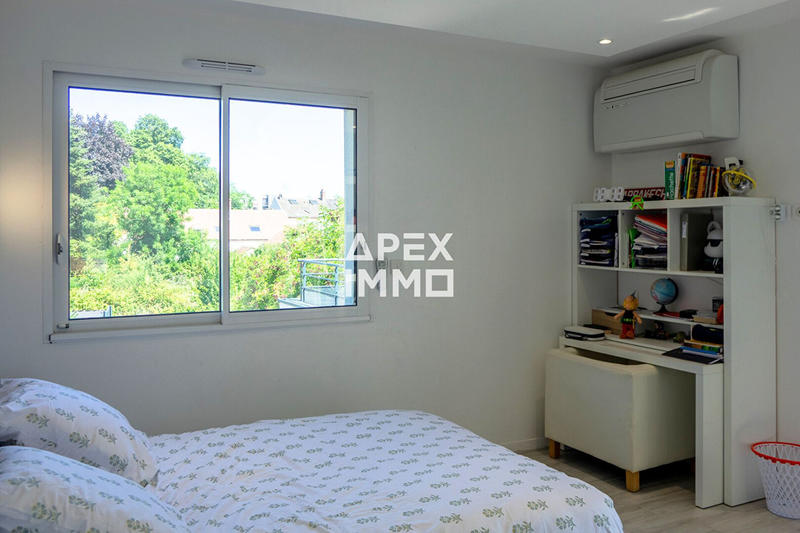 Maison - 200 m² - 6 pièces