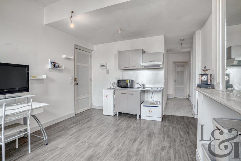 Maison - 304 m² - 16 pièces