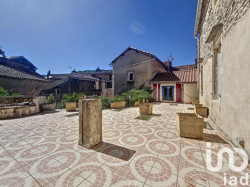 Maison de village - 457 m² - 10 pièces