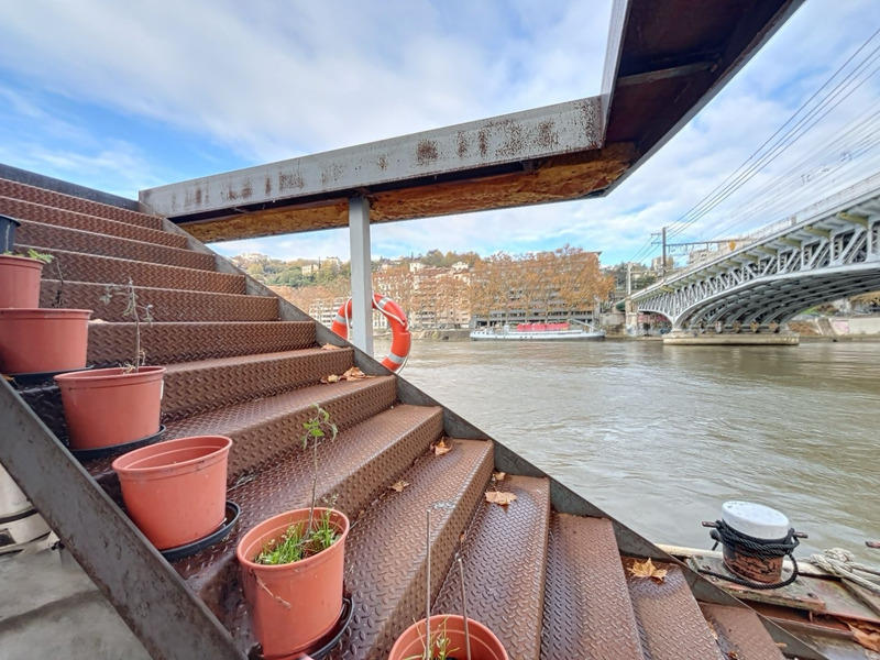 Péniche - 204 m² - 5 pièces