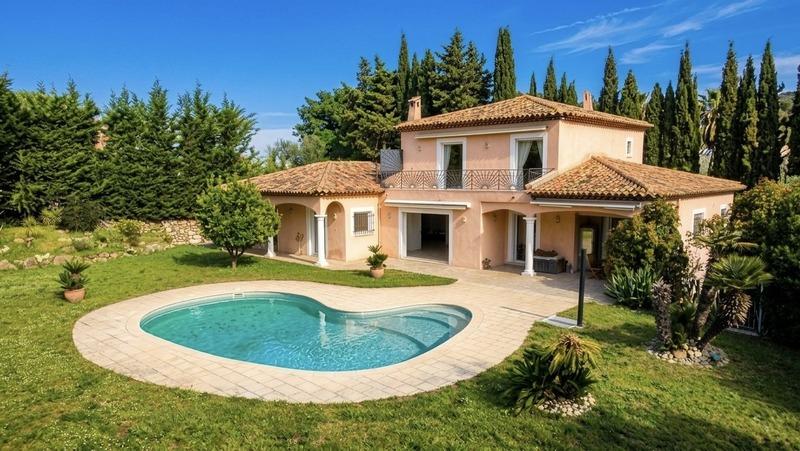 Villa - 300 m² - 6 pièces
