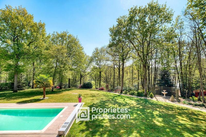 Propriété - 330 m² - 10 pièces