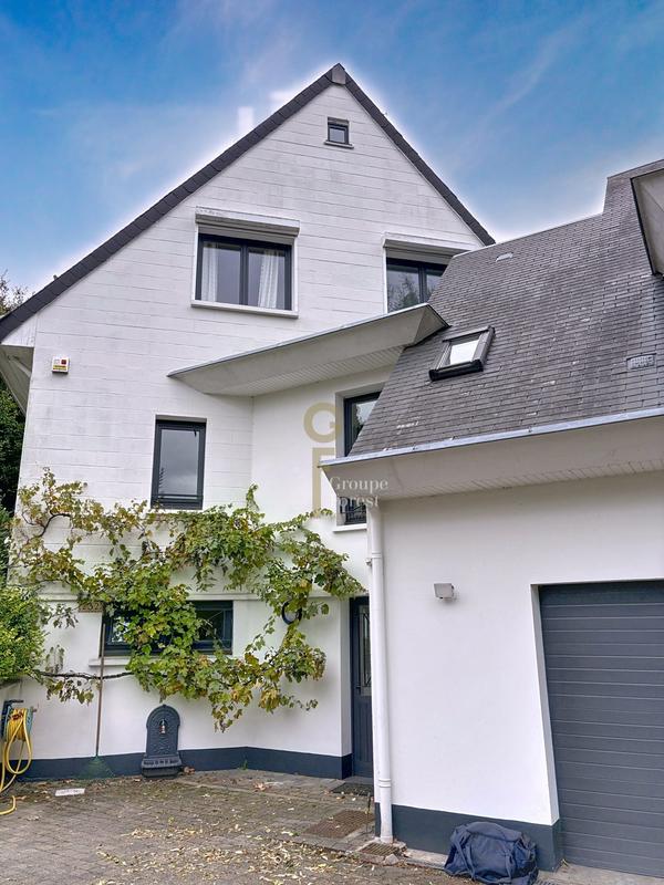 Maison - 300 m² - 10 pièces