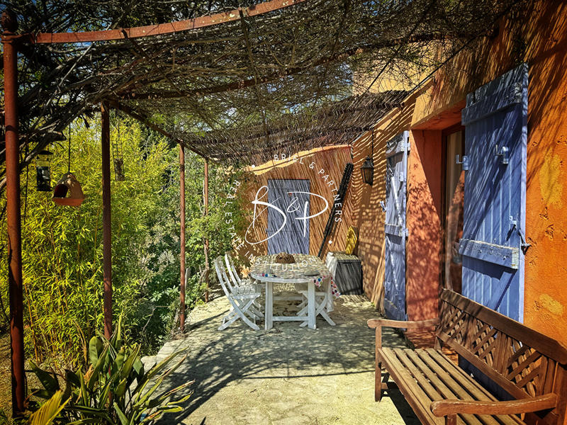 Maison - 301 m² - 13 pièces