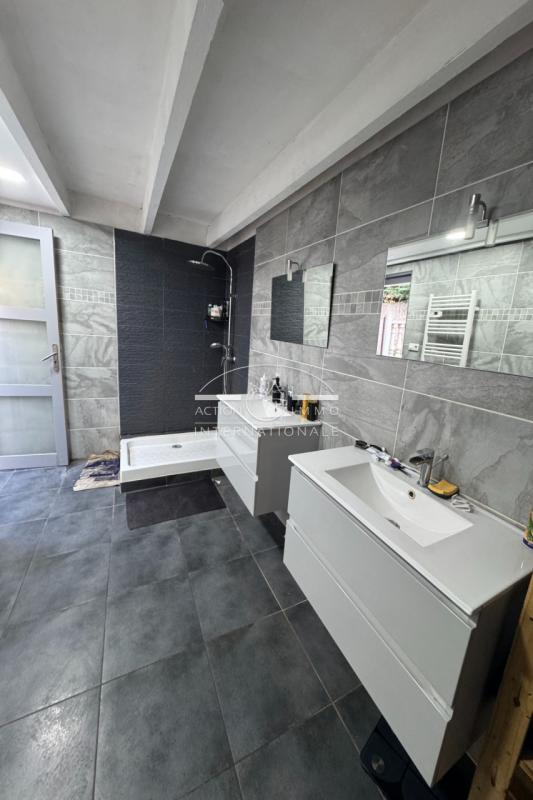 Maison - 270 m² - 5 pièces