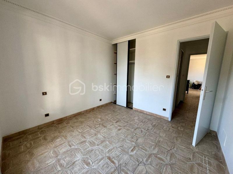 Maison traditionnelle - 250 m² - 7 pièces