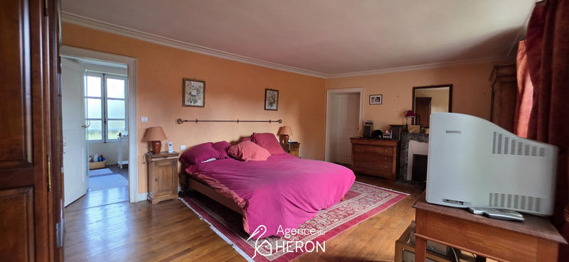 Maison - 373 m² - 10 pièces