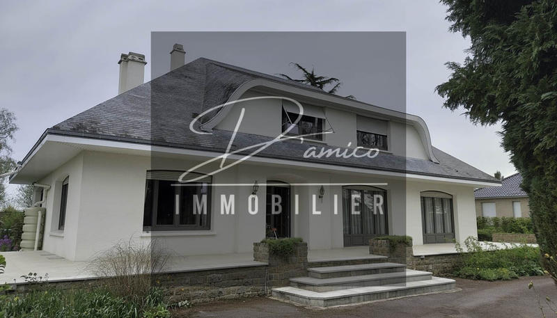 Maison - 338 m² - 10 pièces