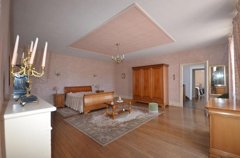Maison de bourg - 278 m² - 14 pièces