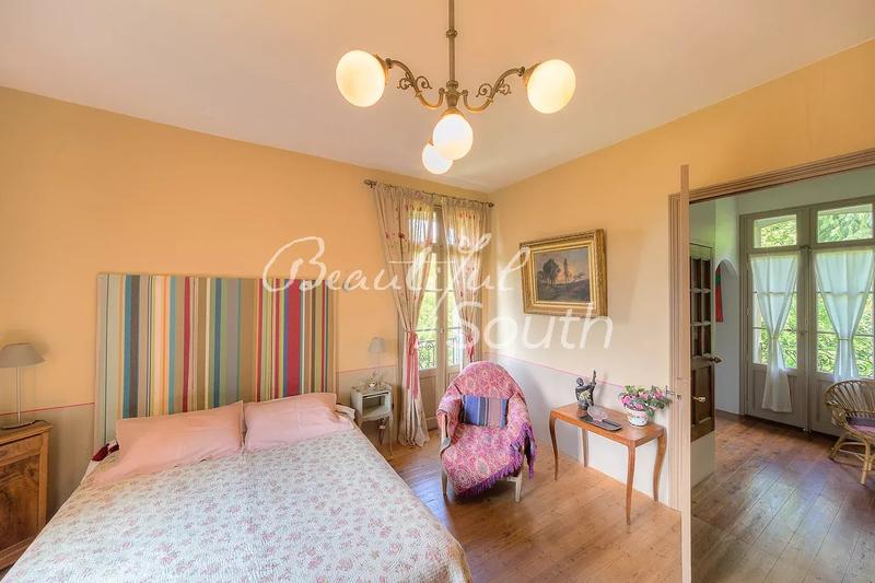 Maison chambre d'hôtes - 330 m² - 15 pièces