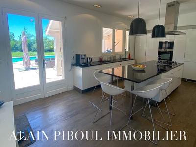 Maison - 200 m² - 6 pièces