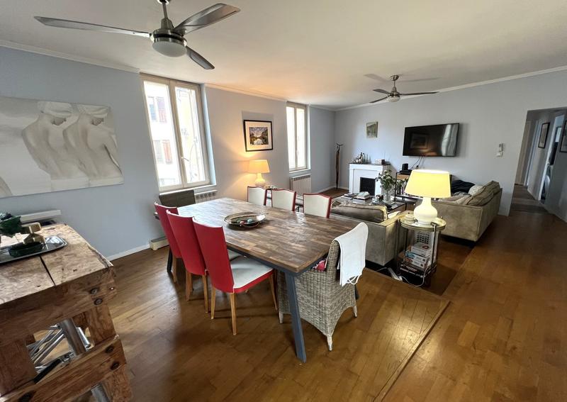 Maison traditionnelle - 250 m² - 8 pièces