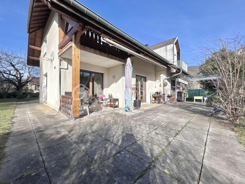 Maison traditionnelle - 160 m² - 6 pièces