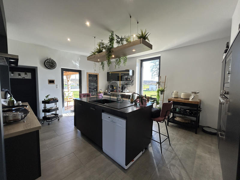 Maison - 262 m² - 9 pièces