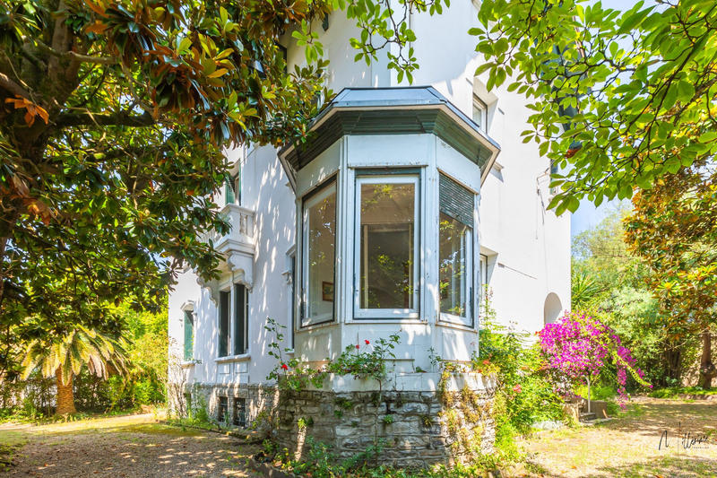 Maison - 288 m² - 12 pièces