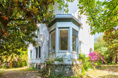 Maison - 288 m² - 12 pièces