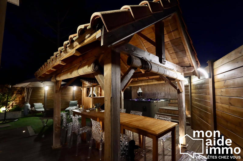 Maison - 220 m² - 6 pièces