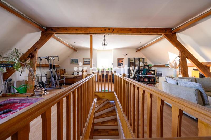 Maison - 330 m² - 7 pièces