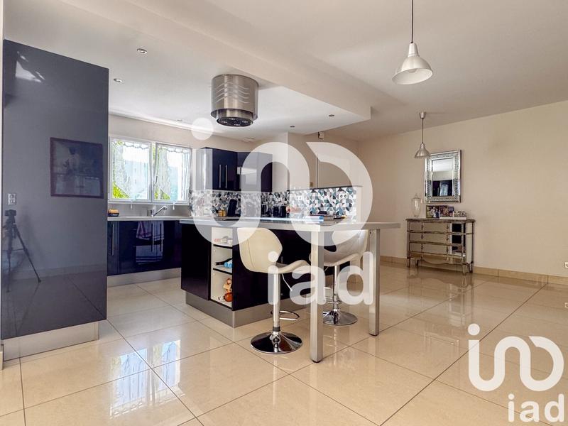 Maison - 242 m² - 6 pièces