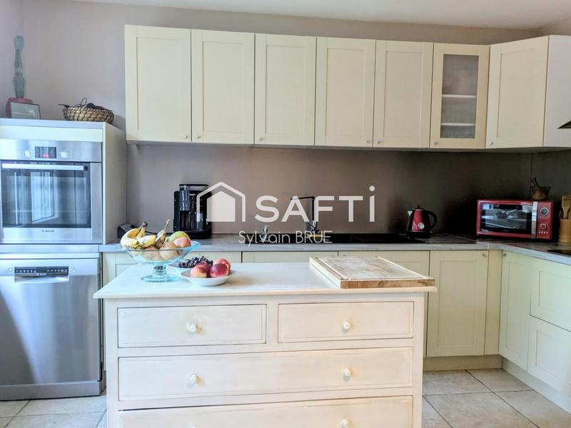 Maison - 255 m² - 11 pièces