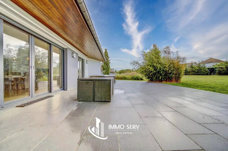 Maison - 245 m² - 9 pièces