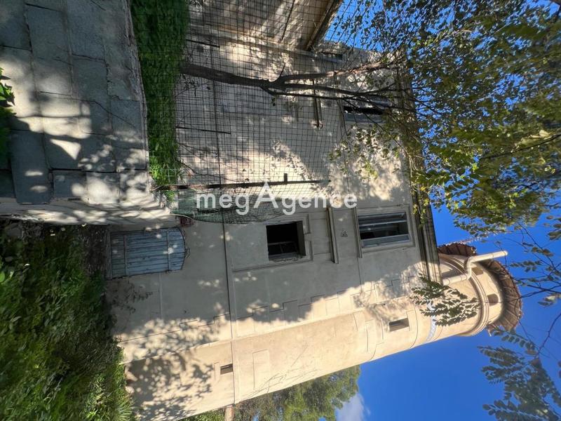 Maison - 740 m² - 18 pièces