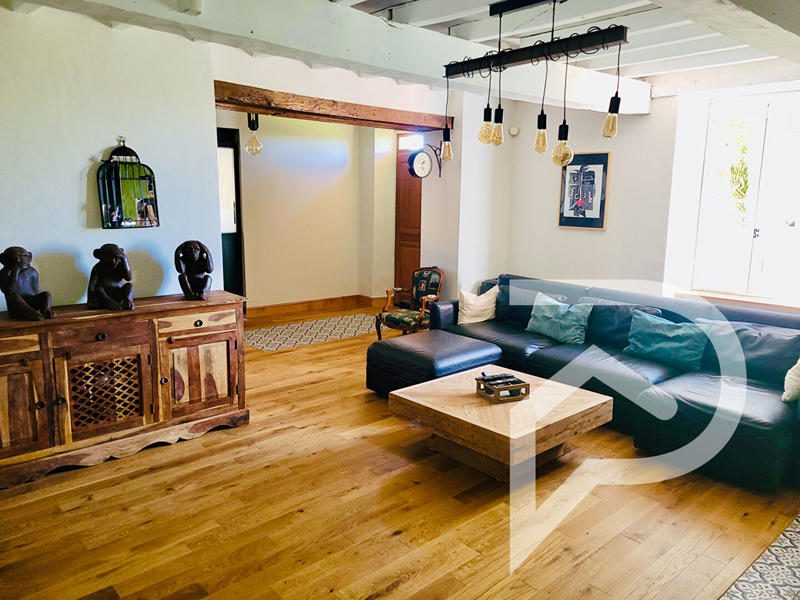 Maison - 215 m² - 8 pièces