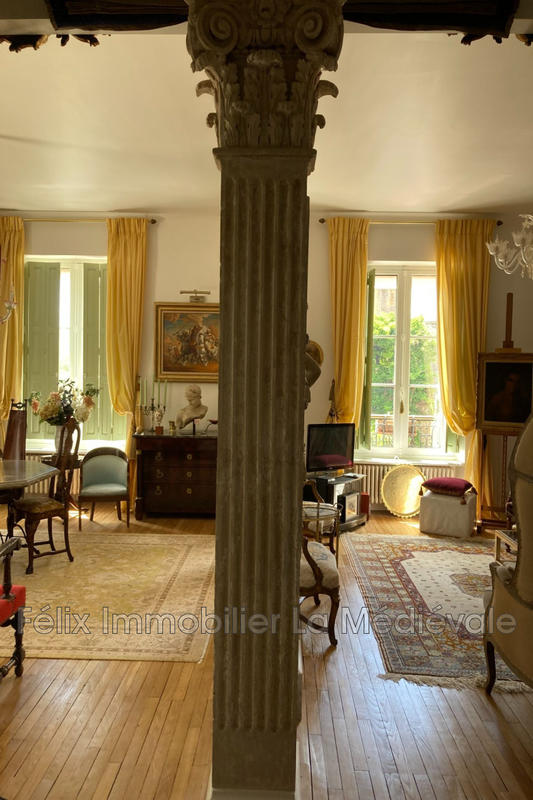 Maison - 240 m² - 6 pièces