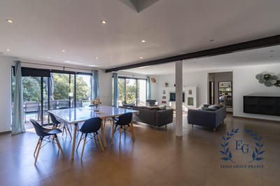 Maison contemporaine - 300 m² - 10 pièces