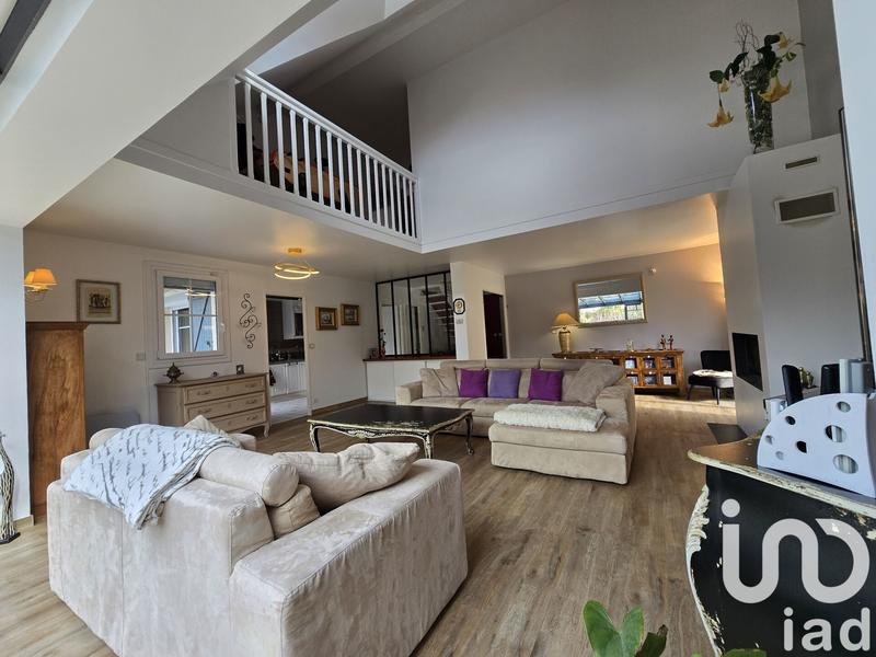 Maison - 219 m² - 8 pièces