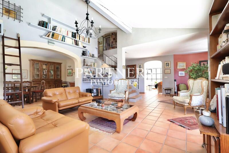 Maison - 200 m² - 5 pièces