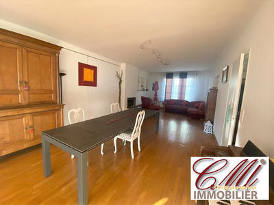 Maison - 370 m² - 9 pièces