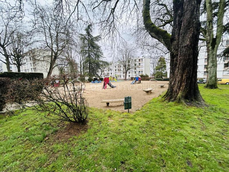 Appartement - 80 m² - 5 pièces