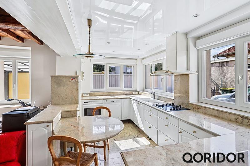 Maison - 285 m² - 10 pièces