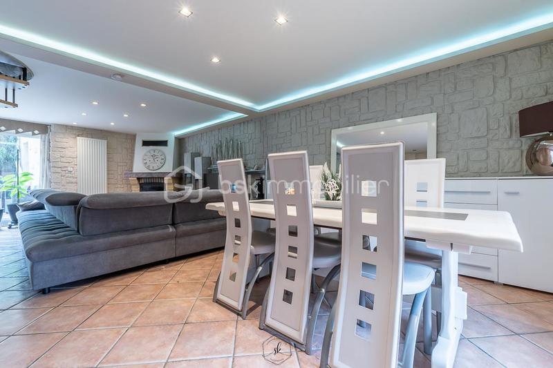 Maison - 180 m² - 8 pièces